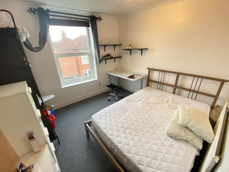 6 bedroom terraced house to rent - Photo 5