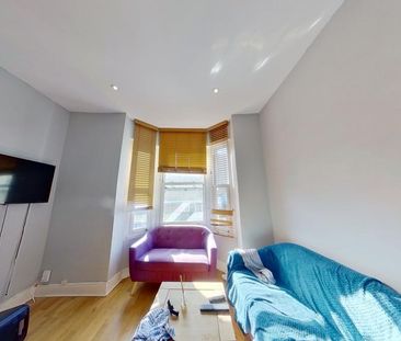 4 bedroom flat to rent - Photo 1