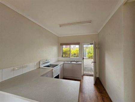 Charming Ground-Floor 1-Bedroom Unit with Private Courtyard - Photo 4