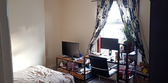 Room in a Shared Flat, Rutland Road, IG1 - Photo 2