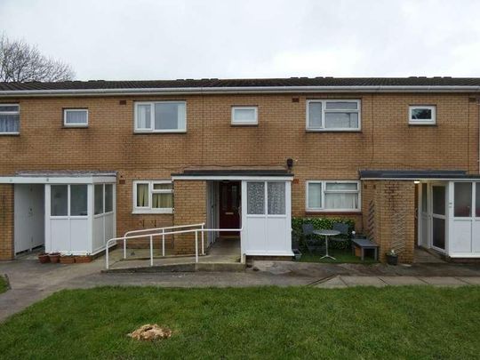 Linden Place, Blackpool, FY2 - Photo 1