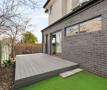 Low-Maintenance Living, Perfectly Positioned! - Photo 5