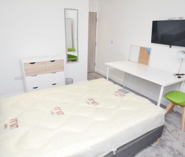 5 bedroom flat to rent - Photo 3