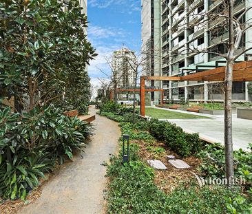 THE NEW YORK SIDE OF TOWN - Photo 5