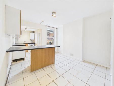 2 bedroom House to rent - Photo 2