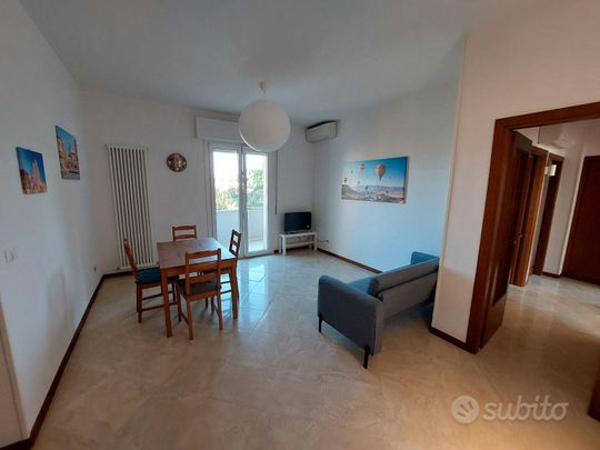 Moderno quadrilocale Ristrutturato con 2 Bagni - Photo 1
