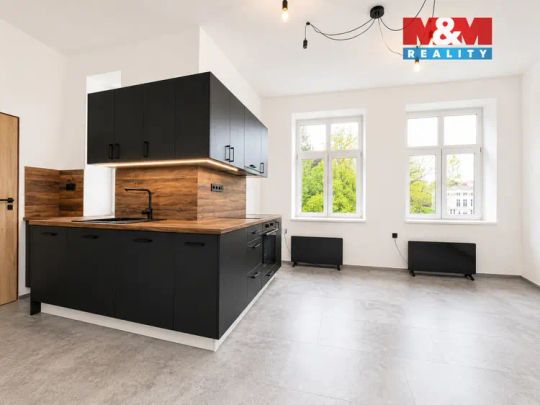 Pronájem bytu 1+kk, 28 m - Photo 1