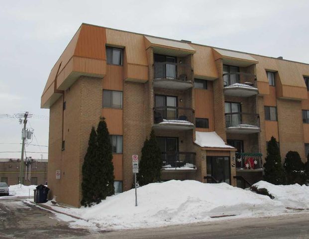 Logement à louer Laval - Photo 1