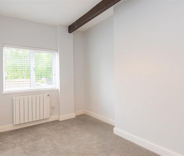 3 bed House - End Terrace To Let - Photo 2