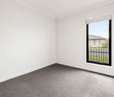 Modern 4 Bedroom Townhouse - Photo 3