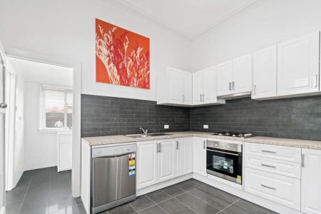 Fabulous two bedroom Victorian home - Photo 4