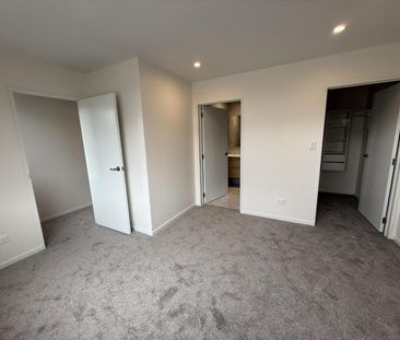 Brand new modern home in Mt Wellington - Photo 5