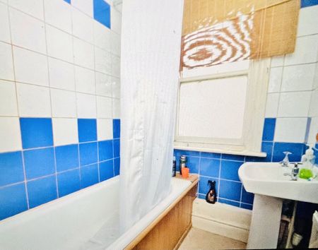 1 bedroom terraced to rent Roundhay View, Leeds, West Yorkshire, LS8 - Photo 2