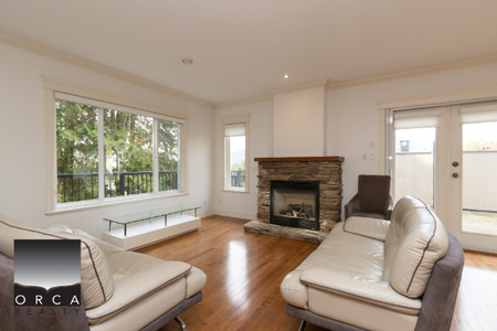 715 Crystal Court, North Vancouver (UPPER) - Photo 3