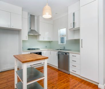 Renovated 3 Bedroom Home In Perfect Location - Photo 1