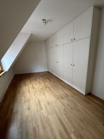 Rent a 4 rooms duplex in Basel - Photo 2