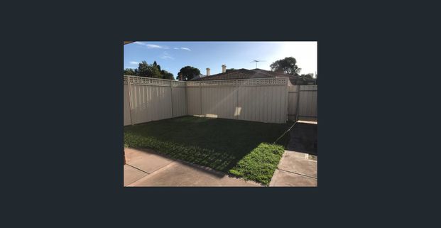 LOW MAINTENANCE 2 BEDROOM UNIT - PERFECT LOCATION - Photo 1