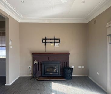 Cosy updated 2-bedroom cottage. - Photo 2