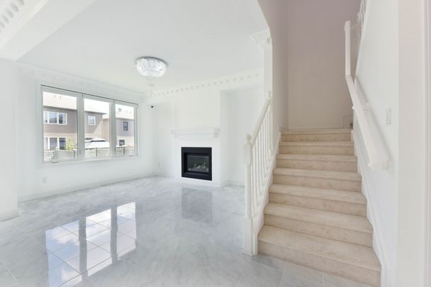 For Lease - 107 WESTOVER Crescent, Kanata, Ontario - Photo 1