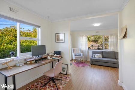 Renovated Family Home with Stunning Marina Views - Photo 4