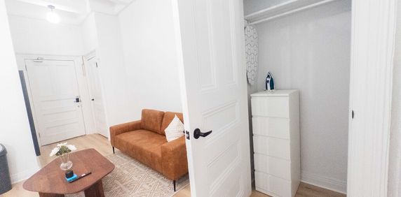 1½ Meublé – Milton-Parc | Dispo Now - Photo 2