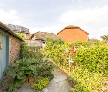 2 bedroom terraced house to rent - Photo 6