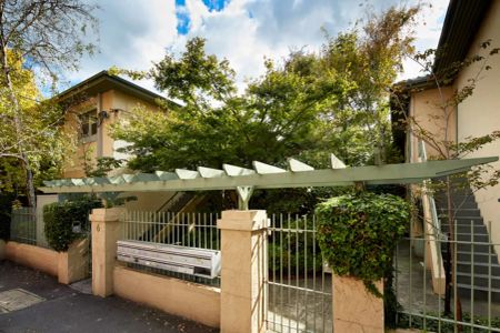 “LEAFY ST KILDA HIDEAWAY” - Photo 2