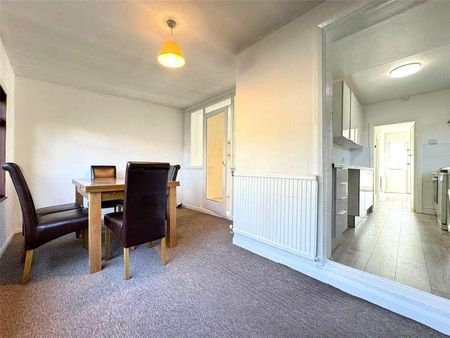 Hiliary Gardens, Stanmore, Middlesex, HA7 - Photo 2