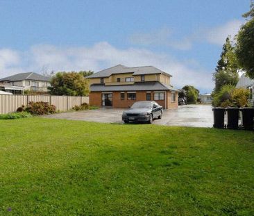 Fully furnished studio unit located in a quiet, residential street ... - Photo 3