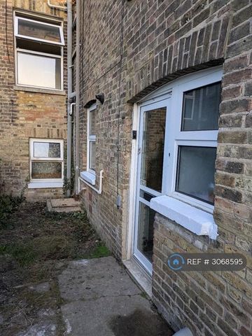 3 bedroom maisonette to rent - Photo 3