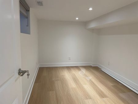 For Lease - 370 Lippincott Street Unit# Lower unit, Toronto, Ontario - Photo 5