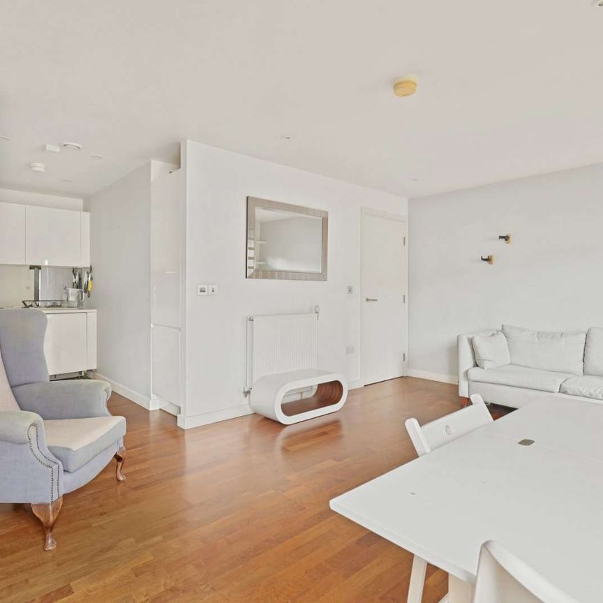 Large one bedroom apartment with private outside space. - Photo 1