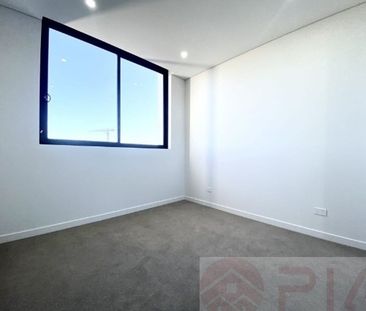 Spacious 3-Bedroom Modern Apartment in Vibrant Kogarah - Photo 3