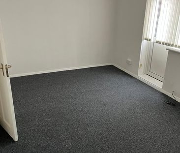 3 Bed Flat, St. John's Road, E16 - Photo 4