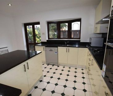 4 bedroom terraced house to rent - Photo 2