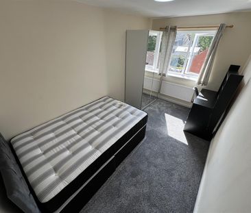 3 bedroom apartment to rent - Photo 4