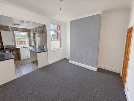 2 bedroom terraced house to rent - Photo 2