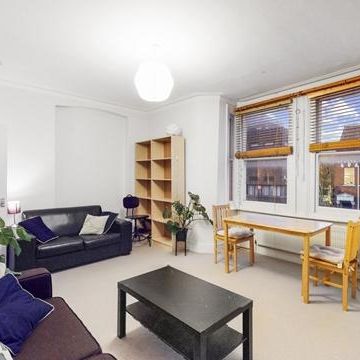3 bedroom flat to rent - Photo 1