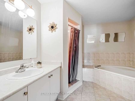 For Lease - 39 Treasure Drive, Brampton, Ontario - Photo 3