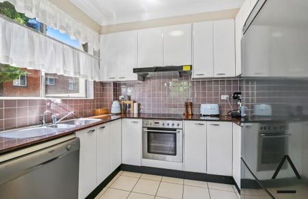 Coastal Living with Space, Style & Views – Moments to Coogee Beach - Photo 4