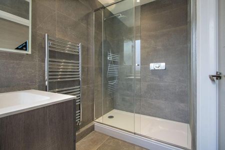 3 bedroom flat to rent - Photo 5