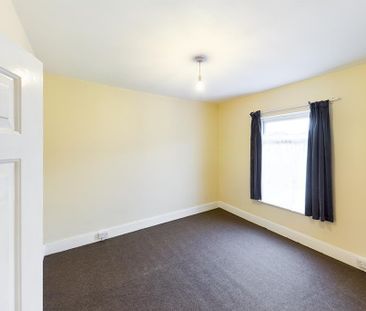 2 bedroom end of terrace house to rent - Photo 5