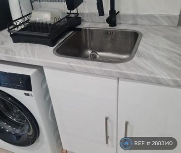 1 bedroom in a house share to rent - Photo 6
