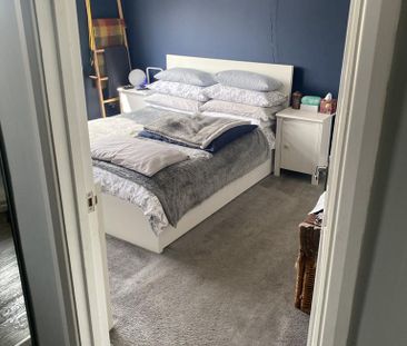 4 bedroom semi-detached house to rent - Photo 5