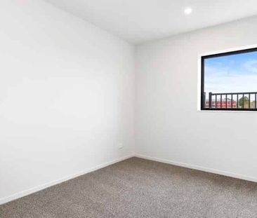 GLENN INNES, 1 BEDROOM - Photo 2