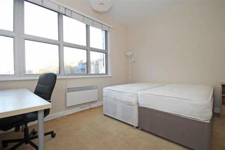 4 bedroom flat to rent - Photo 5