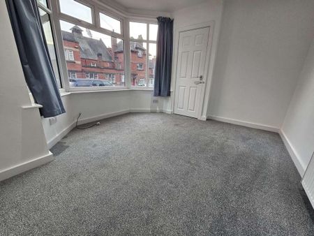 4 bedroom end of terrace house to rent - Photo 4