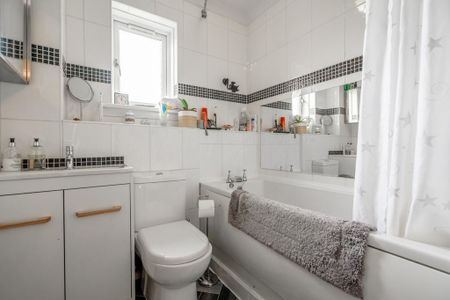 3 bedroom terraced house to rent - Photo 2