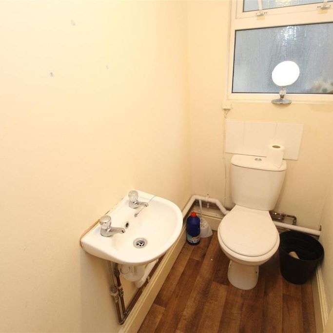 4 bedroom flat to rent - Photo 1