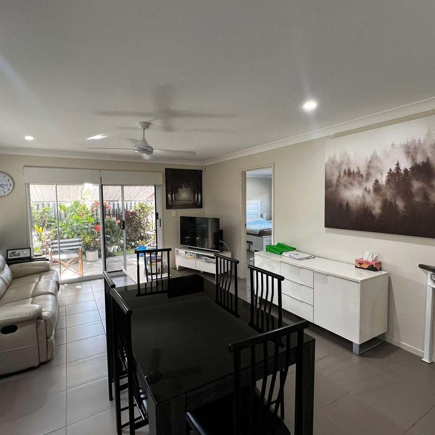 Beautiful 4-Bedroom Home in Prestigious Gainsborough Greens Estate! - Photo 1